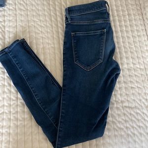 Abercrombie and Finch womens jean- mid rise jean legging